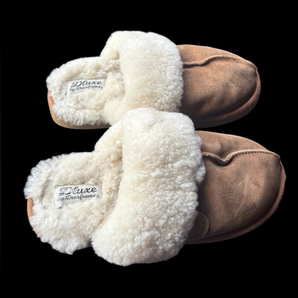 ✨Brown suede slippers with white fur lining✨